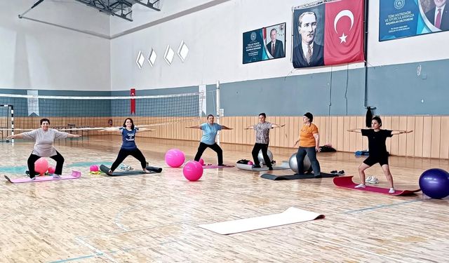 Rukiye Sertçelik Eşliğinde Pilates Dersleri Sürüyor