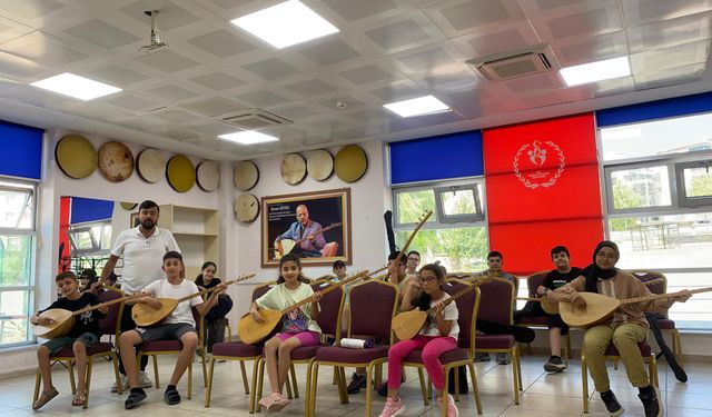 Gençler Sanatla, Kültürle ve Teknolojiyle Buluşuyor
