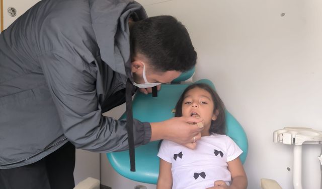 Köylerde vatandaşların diş sağlığı yerinde kontrol ediliyor