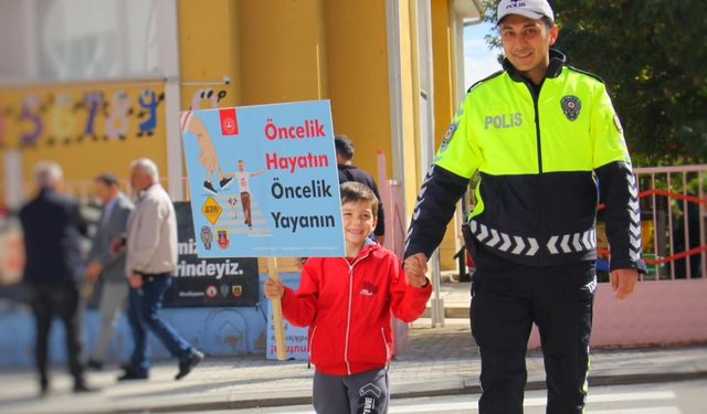 Çiçekdağı’nda Miniklere Uygulamalı Trafik Eğitimi