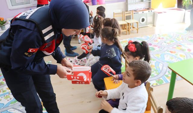 Kırşehir İl Jandarma Minik Kalplerle Buluştu!