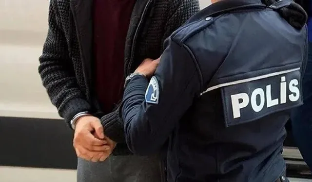 Kırşehir'de ele geçirilen gümrük kaçağı otomobille ilgili 4 şüpheli yakalandı