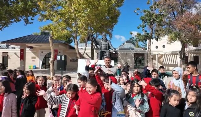 Başkan Ekicioğlu, Kırşehir Sanat Günleri Kapsamındaki Resim Sergisine Katıldı