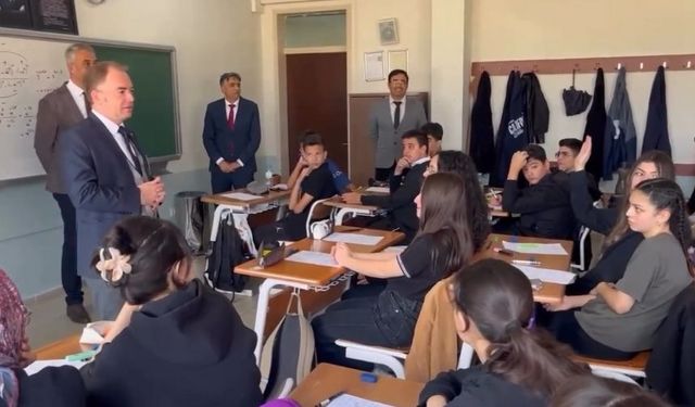 Müdür Gülşen, Fen Lisesi Öğrencileri ile Bir Araya Geldi