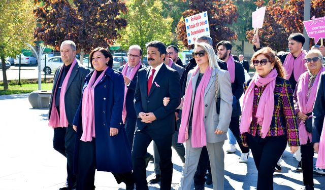 “Pembe Festival” Yürüyüşü ile Meme Kanserine Dikkat Çekildi