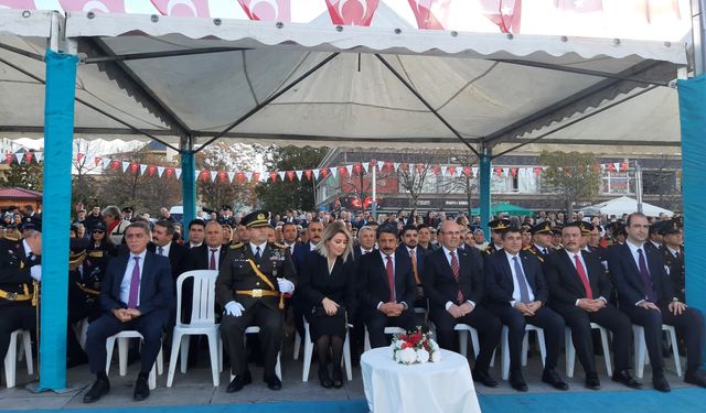 “Cumhuriyetin ışığında, aynı inanç ve kararlılıkla geleceğe”