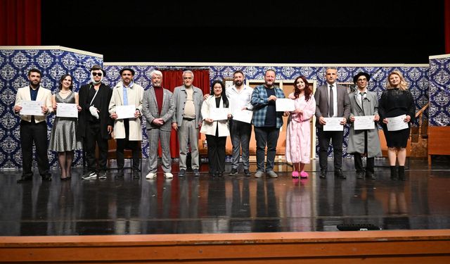 “Komik Para” Oyunu Tiyatroseverlerle Buluştu