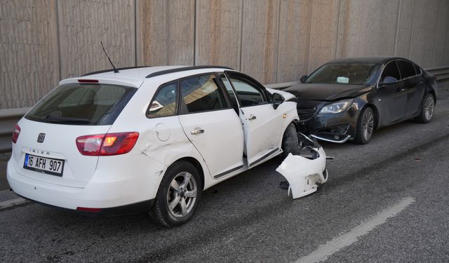 Yola dökülen yağ zincirleme kazaya sebep oldu: 4 yaralı