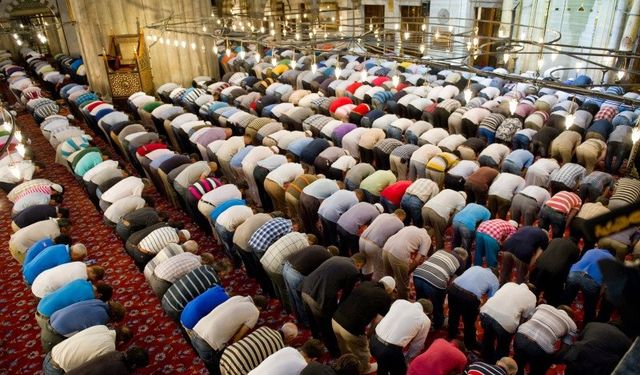 Cuma Hutbesinin Konusu “Fedakârlığın Zirvesi: Îsâr” Oldu