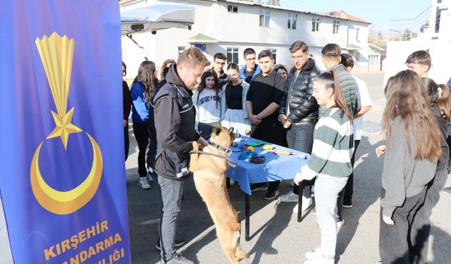 Öğrenciler Jandarma Birimlerinde!