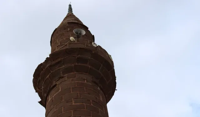 5 Yıldır Tadilat Bekleyen Minare, Vatandaşların Tepkisini Artırıyor