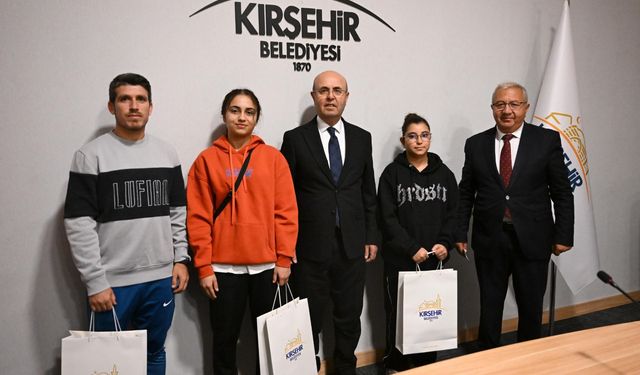Efil Tıraş ve Hiranur Laçinbay’dan Ekicioğlu’na Ziyaret