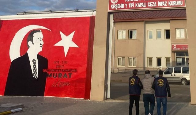 Aranan şahsı JASAT yakaladı