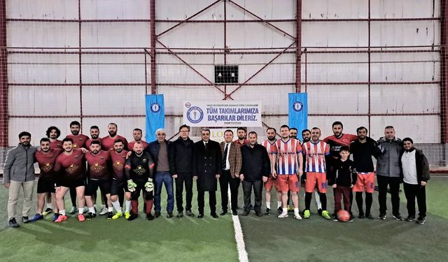 Sağlık çalışanları halı sahada buluştu