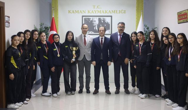 Kaymakam Tok’tan Voleybolda Çifte Başarıya Tebrik!
