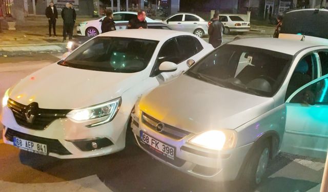 Alkollü sürücü emniyet müdürünün bulunduğu makam aracına çarptı