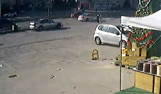 Otomobilin çarptığı yaşlı kadın metrelerce savruldu: O anlar kamerada