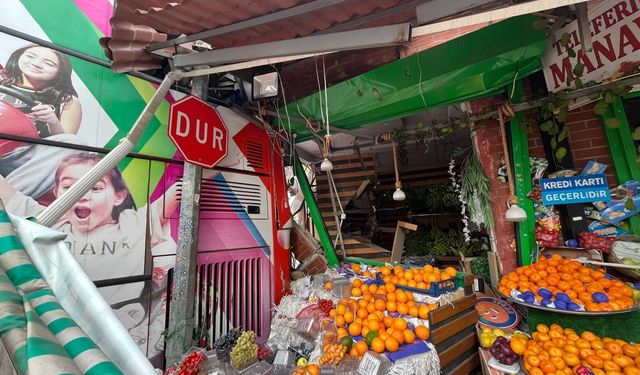 İmdat freni boşalan öğrenci otobüsü manava daldı...