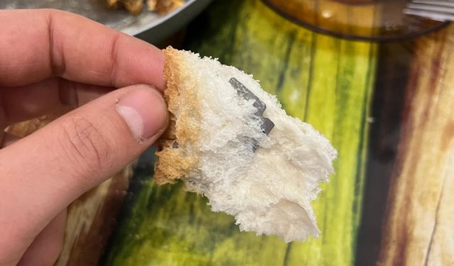 Ekmeğin içinden çıkanı görünce şok oldu