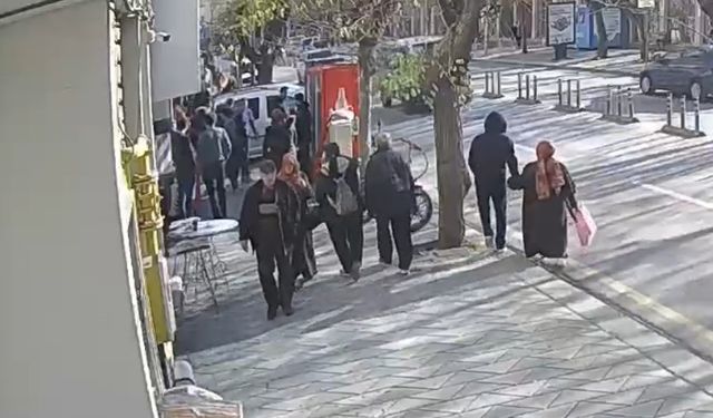 Kadınlar arasında çıkan kavga kameraya yansıdı