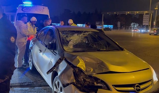 Otomobille motosiklete çarpıştı: 1 ağır yaralı