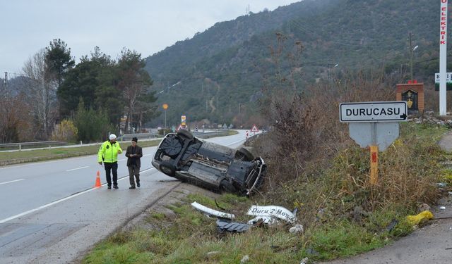 Takla atan otomobilden burnu bile kanamadan çıktı, polisleri de şaşırttı