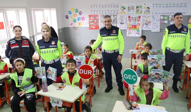 Mucur’da Öğrencilere Trafik Kuralları Eğitimi ve Panosu