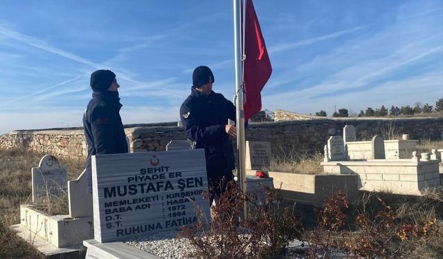 Şehit Kabirlerinde Bakım ve Ziyaret Çalışmalarını Sürdürüyor