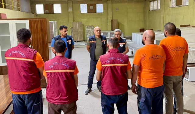 Adliyelerin mobilyaları hükümlülerce üretiliyor