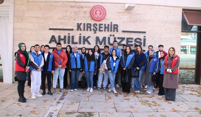 GÖNÜLLÜLER, AŞIKPAŞA’NIN ESERLERİYLE BULUŞTU