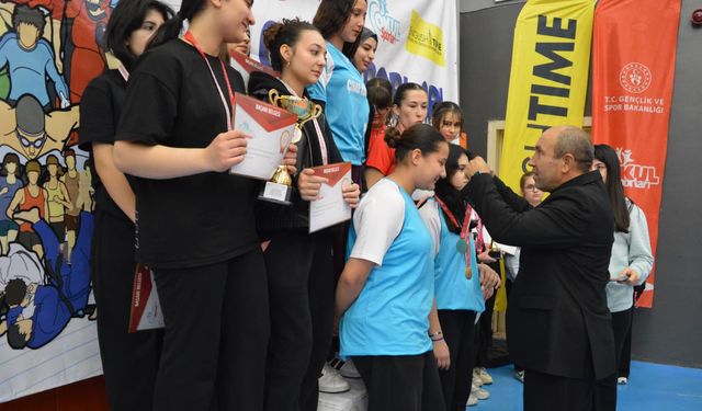 Cacabey Gençlik Merkezi’nde Masa Tenisi Heyecanı