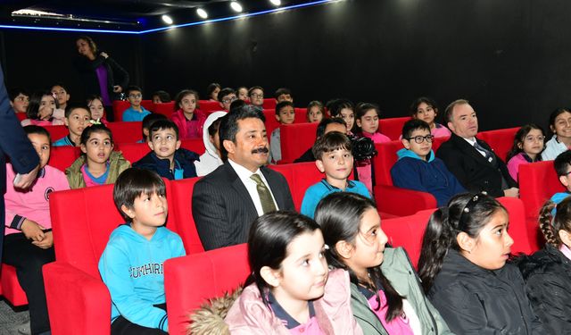 Vali Demiryürek, Miniklerin Sinema Sevincine Ortak Oldu