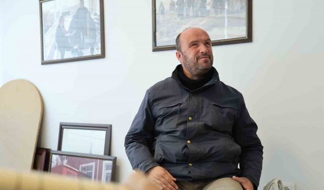 Gözleri görmüyor, hayata müzikle tutunuyor