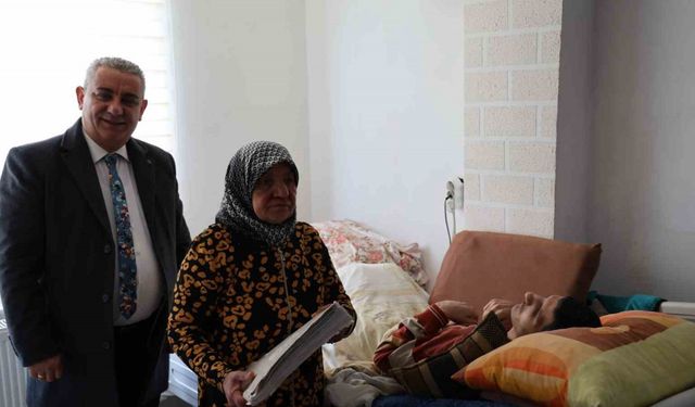 Kırşehir’de yaşlı kadın ailesinin terk ettiği hasta torununa 29 yıldır bakıyor