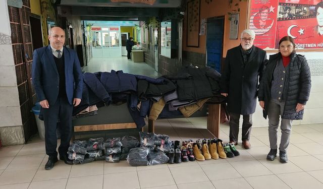 İhtiyaç Sahibi Öğrencilere Kıyafet ve Ayakkabı Desteği