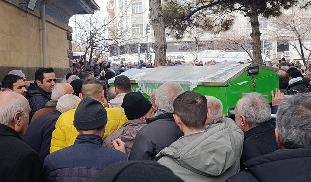 Saplantılı sevgilisi tarafından öldürülen Gözde Akbaba, son yolculuğuna uğurlandı