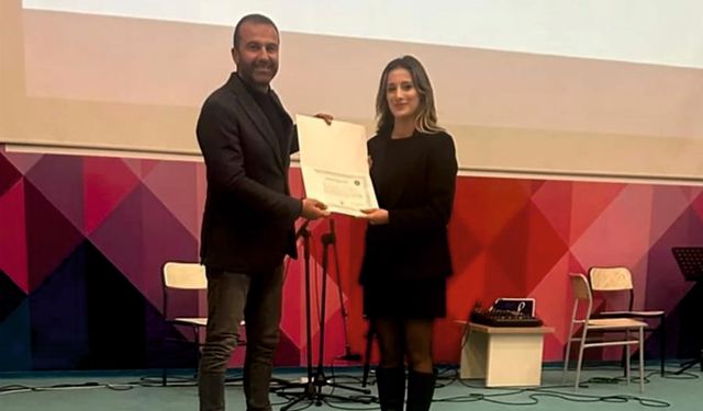 Battal Çelik, KAEÜ’de öğrencilere plaket verdi