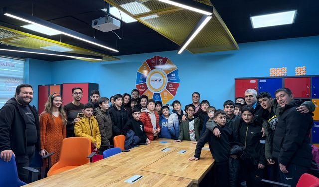 Kırşehirli Gençler Deneyap Atölyesinde Bilimle Buluştu