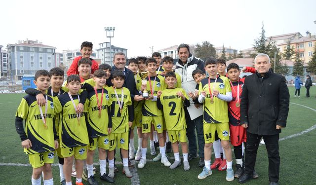 Yıldız Erkekler Futbol’da Şampiyon Cumhuriyet Ortaokulu