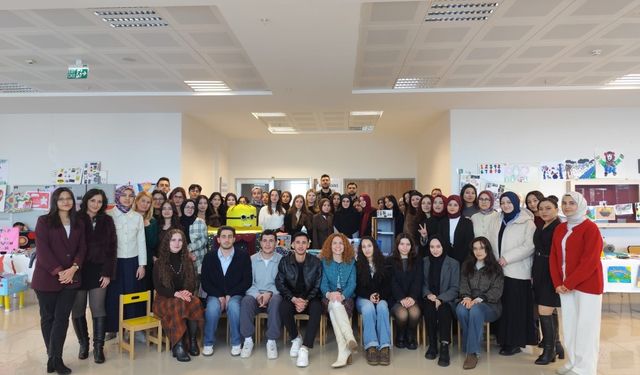 Öğretmen Adaylarından Çocuklara Sanat Dolu Sergi