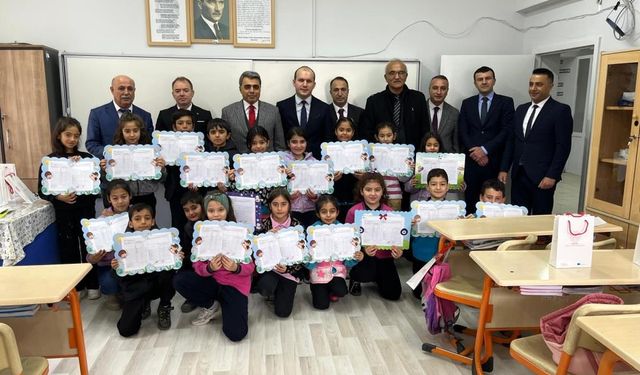 Kırşehir'de 45 bin 941 öğrenci karne heyecanı yaşadı