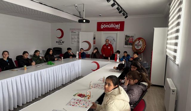 Kırşehir Kızılay, Sırrı Kardeş Ortaokulu Öğrencilerini Ağırladı