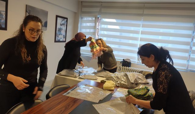 Öğrenciler İçin Dayanışma: Kadın Meclisi Malzemeleri Paketledi