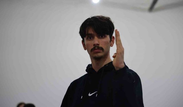 Engellerin aşıldığını para taekwondo Türkiye şampiyonu Furkan Kaan Ata gösterdi