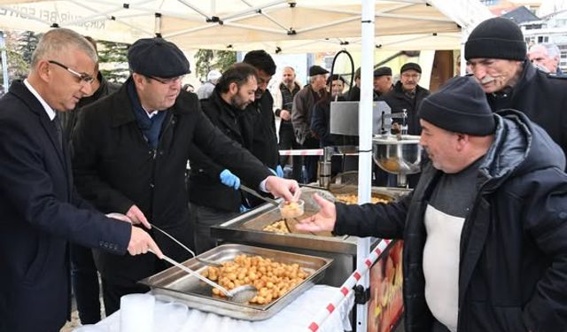 Cacabey Meydanı’nda Berat Kandili Lokma İkramı