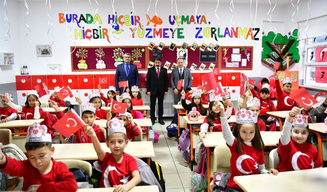 İkinci Dönem Bayrak Sevgisi Temasıyla Başladı