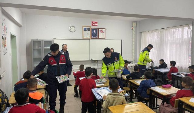Jandarma Okullarda!