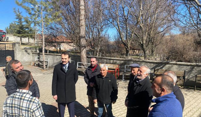 Akpınar’da Cuma Namazı Sonrası Köy Meydanında Dikkat Çeken Buluşma