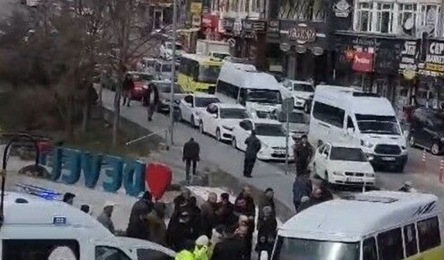 Minibüsten düşen yaşlı adam hayatını kaybetti