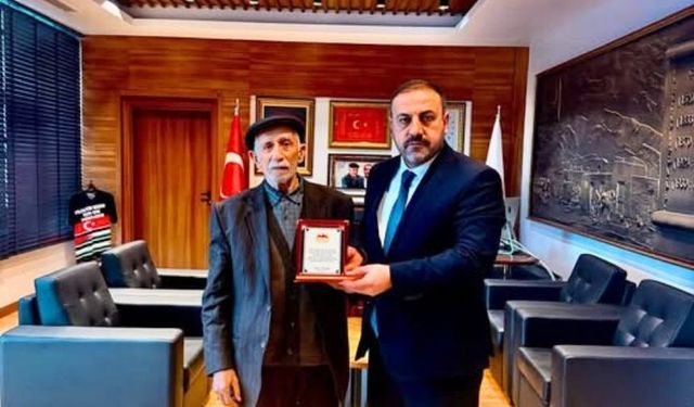 Halaçlı’nın Değerli İsmi "Alo Dayı"ya Plaket!